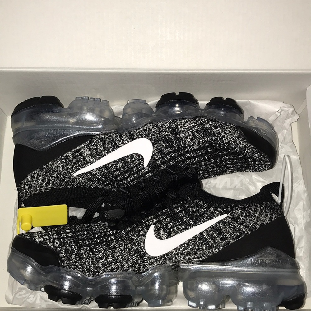 Nike Women’s Air VaporMax Flyknit 3 Oreo